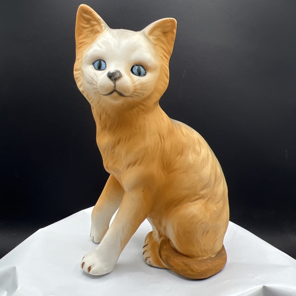 Vintage Porcelain Cat Kitten Sitting Blue Eyes Made in Taiwan 5" Tall